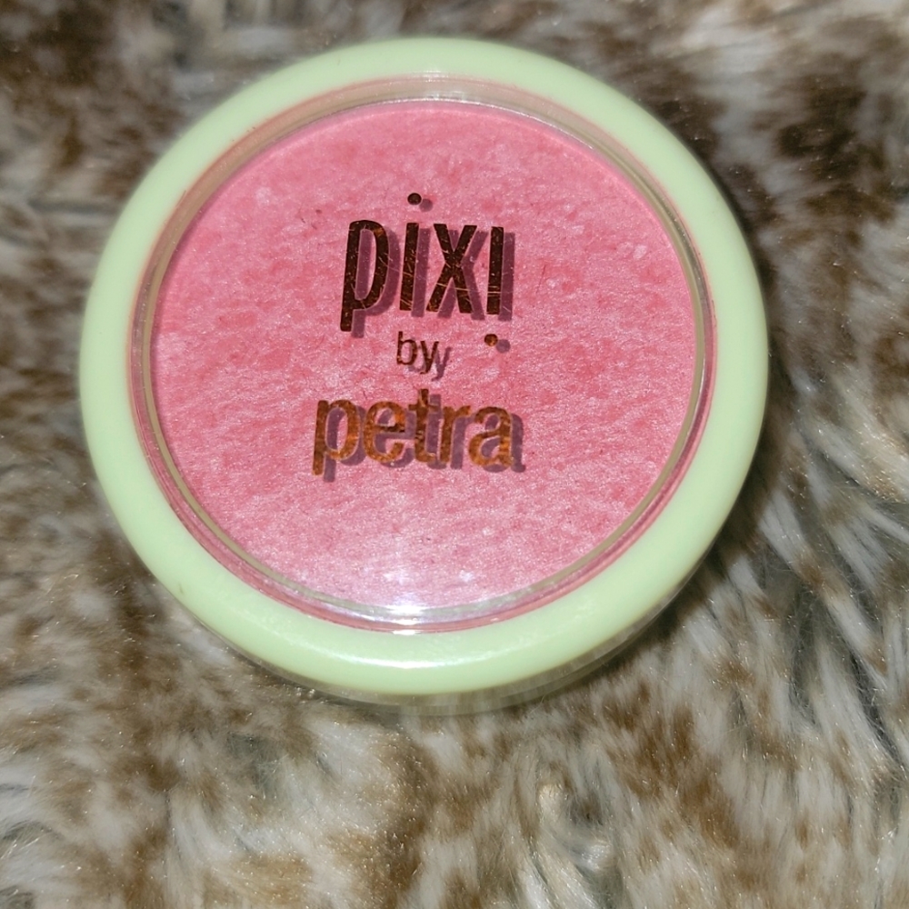 NWT- Pixi by Petra Fresh Face Blush- whisper pink